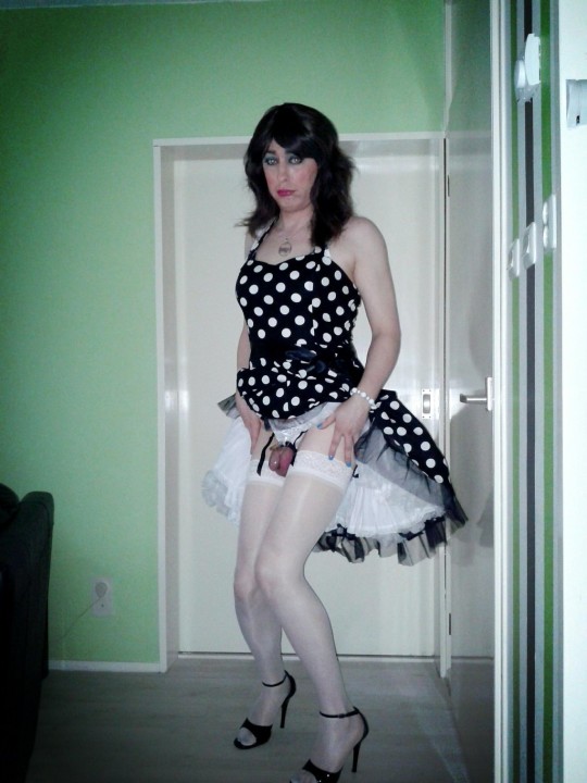 Sissy Maid Locked In Chastity